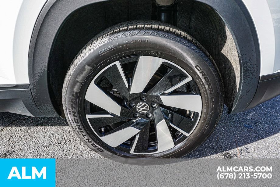 Used 2024 Volkswagen Atlas Cross Sport SE image 17