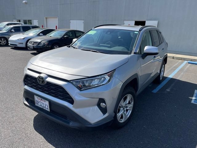 Used 2019 Toyota RAV4 XLE AWD/4WD image 1