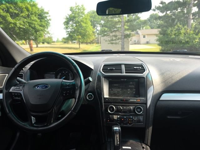 Used 2016 Ford Explorer XLT w/ Equipment Group 202A AWD/4WD image 2