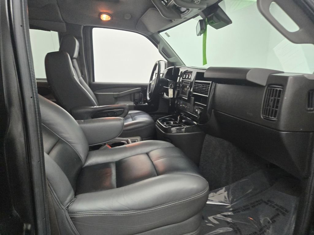 Used 2019 Chevrolet Express 2500 w/ Enhanced Convenience Package image 31