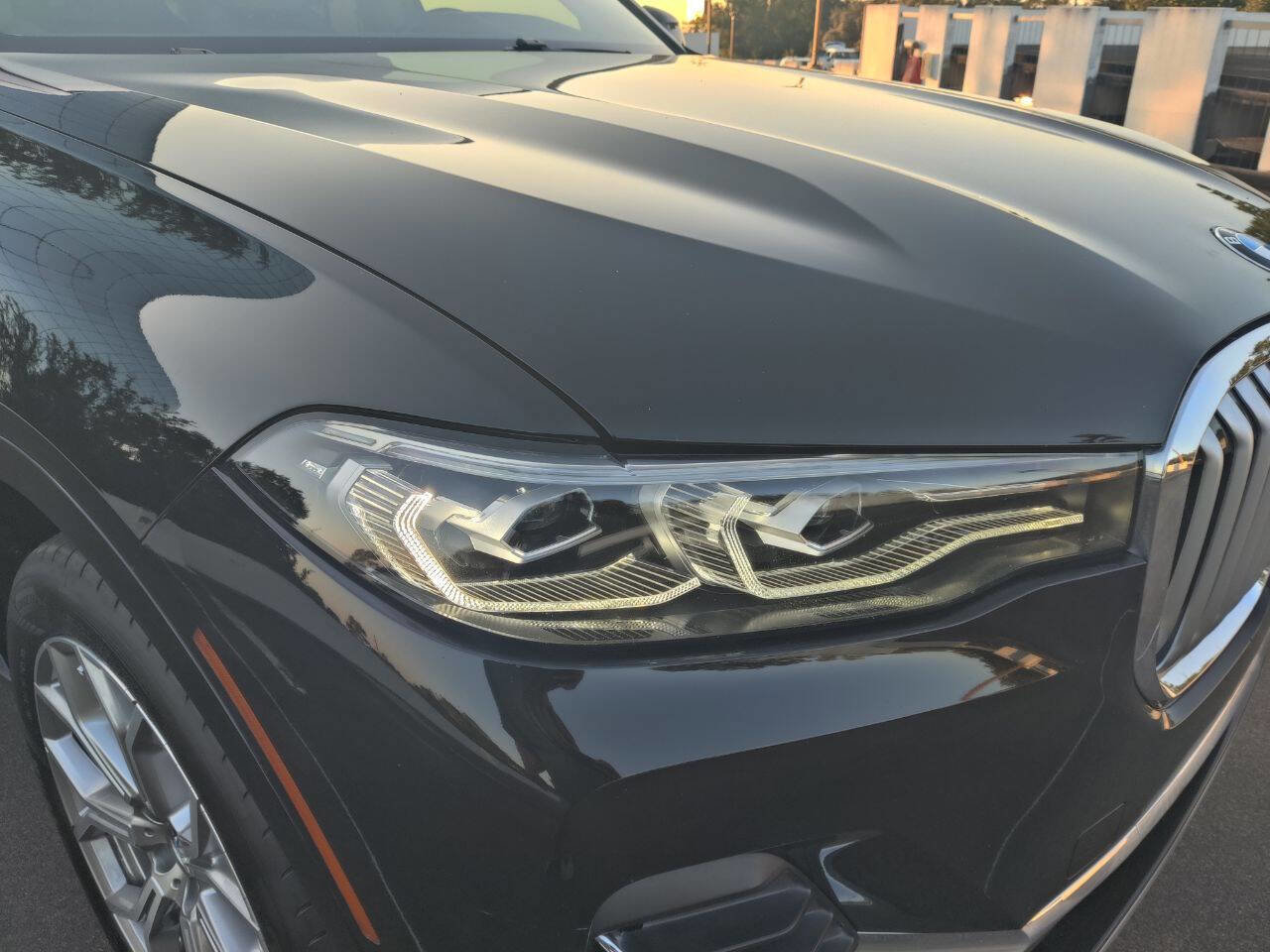 Used 2019 BMW X7 xDrive40i w/ Cold Weather Package image 11