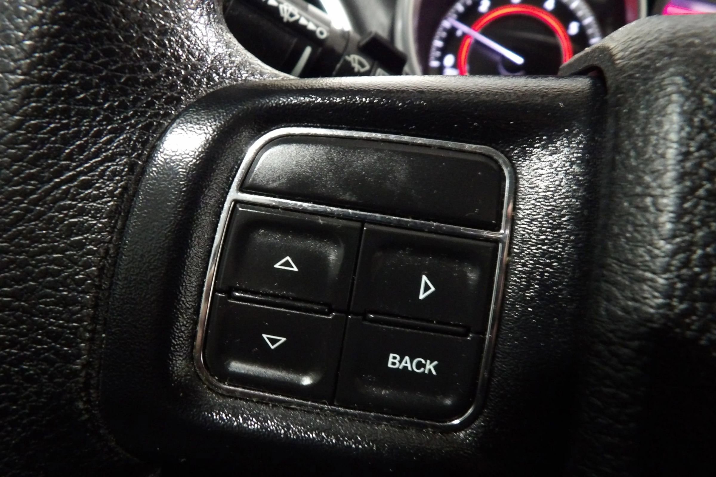 Used 2018 Dodge Journey SE image 16