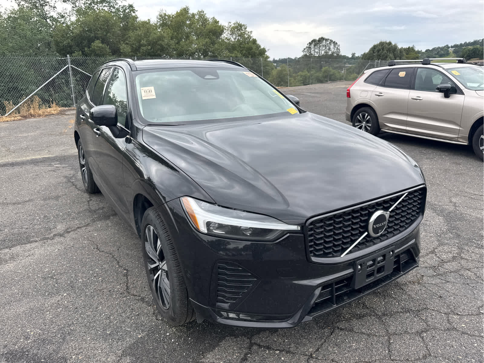Used 2025 Volvo XC60 B5 Plus image 3