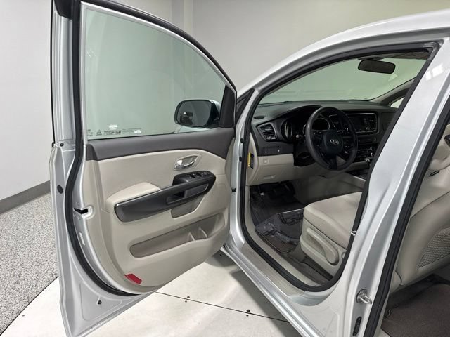 Used 2018 Kia Sedona L FWD image 7