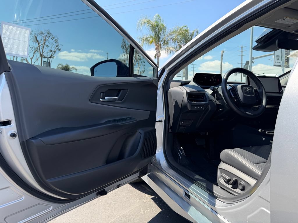 Used 2023 Toyota Prius XLE FWD image 12