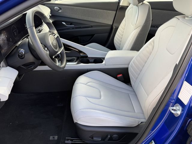 Used 2025 Hyundai Elantra Limited image 19