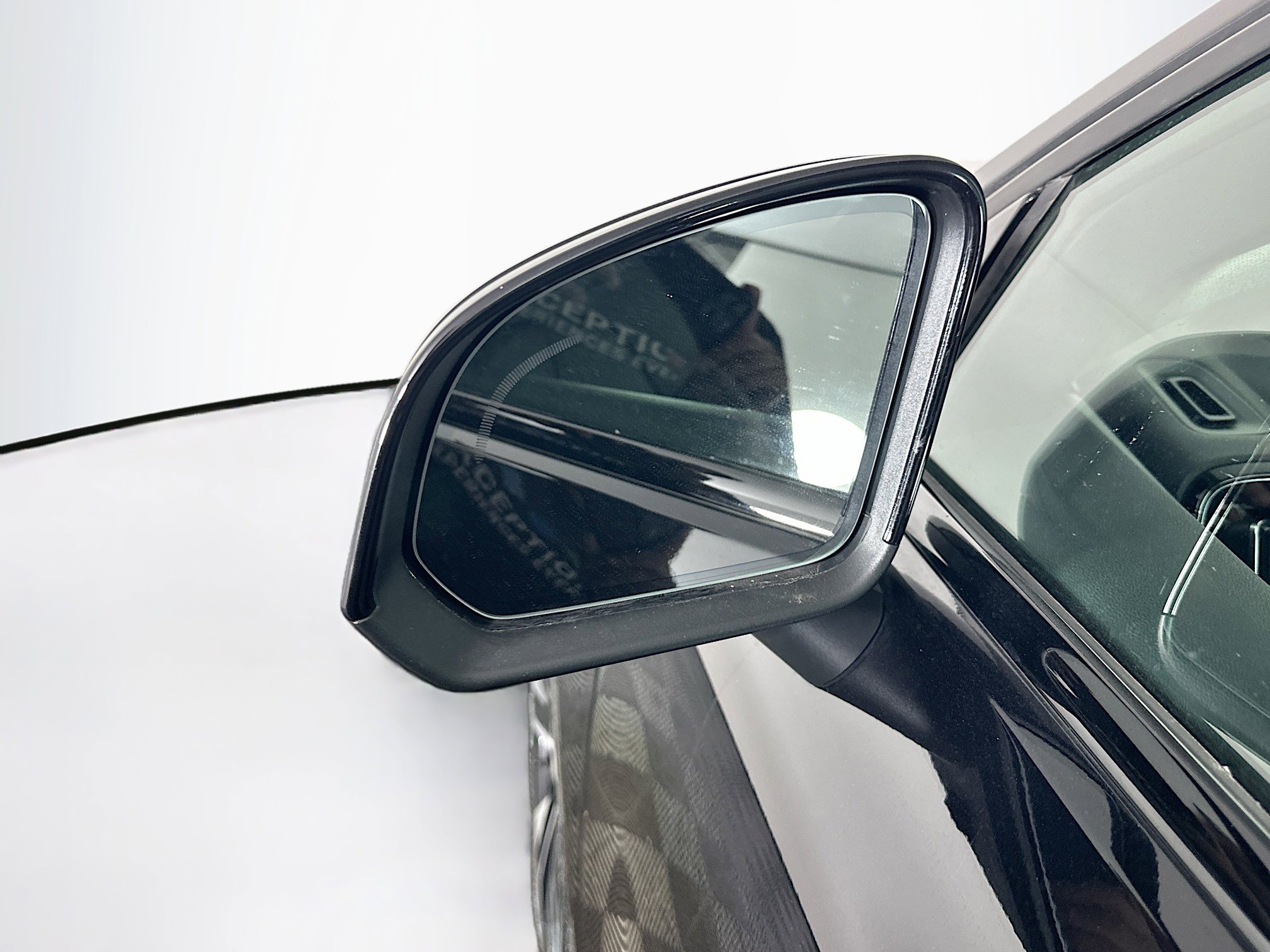 Used 2025 Volvo XC40 B5 Plus image 16