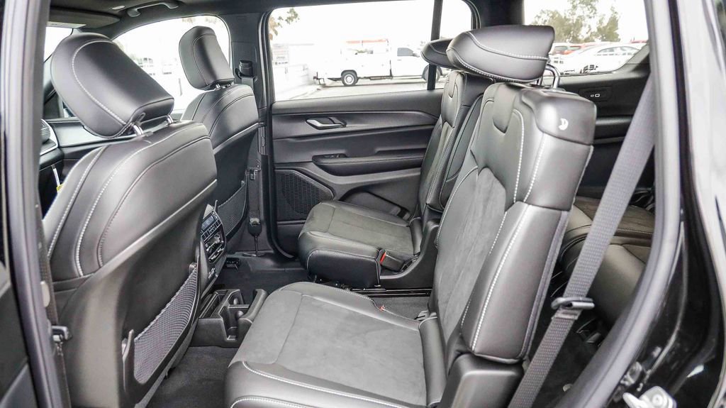 New 2025 Jeep Grand Cherokee L Altitude image 20