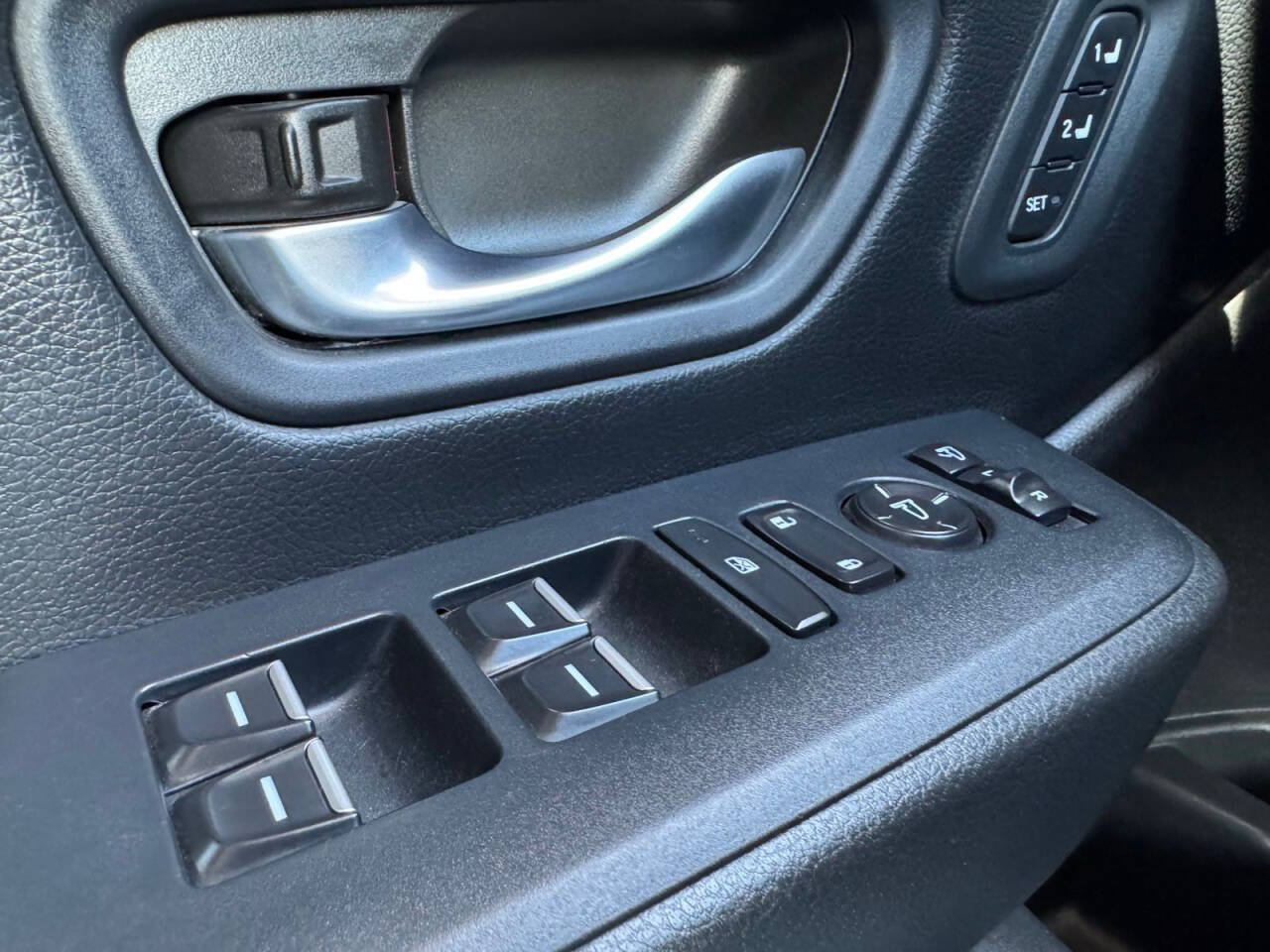 Used 2025 Honda Pilot TrailSport image 15