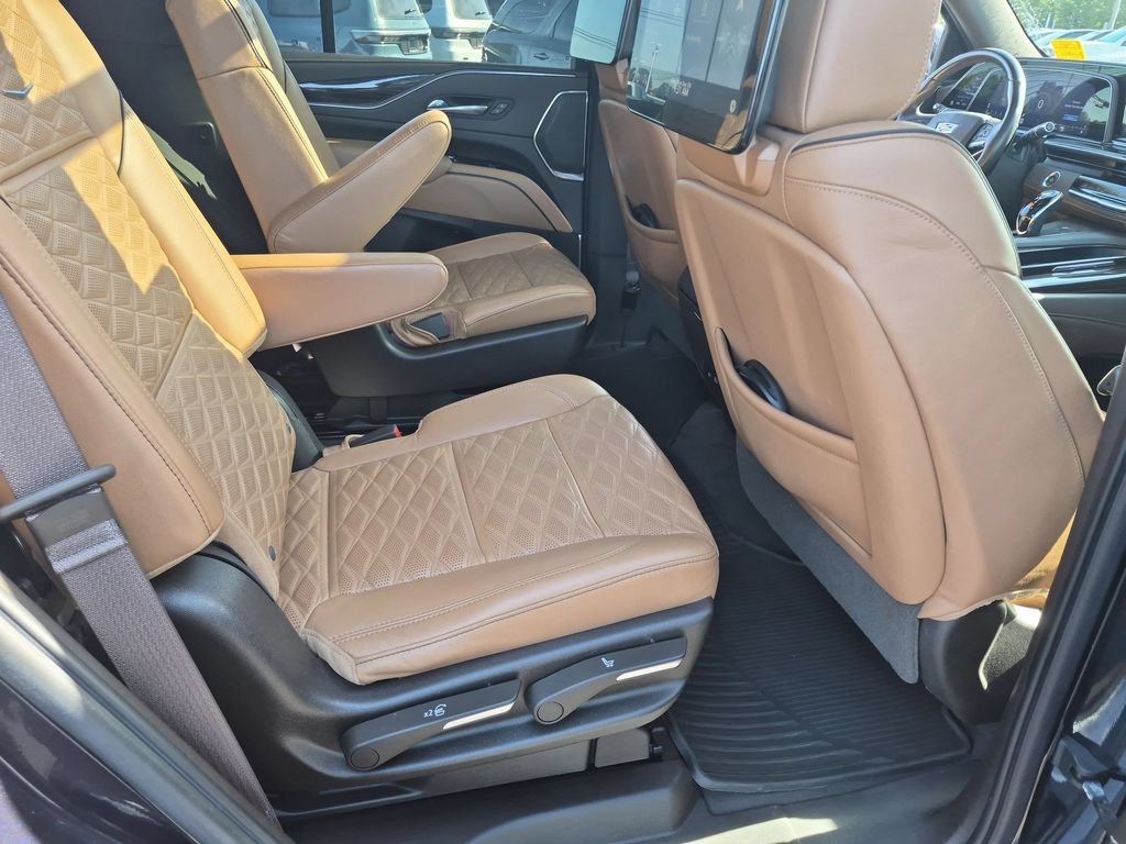 Used 2021 Cadillac Escalade Premium Luxury AWD/4WD image 34