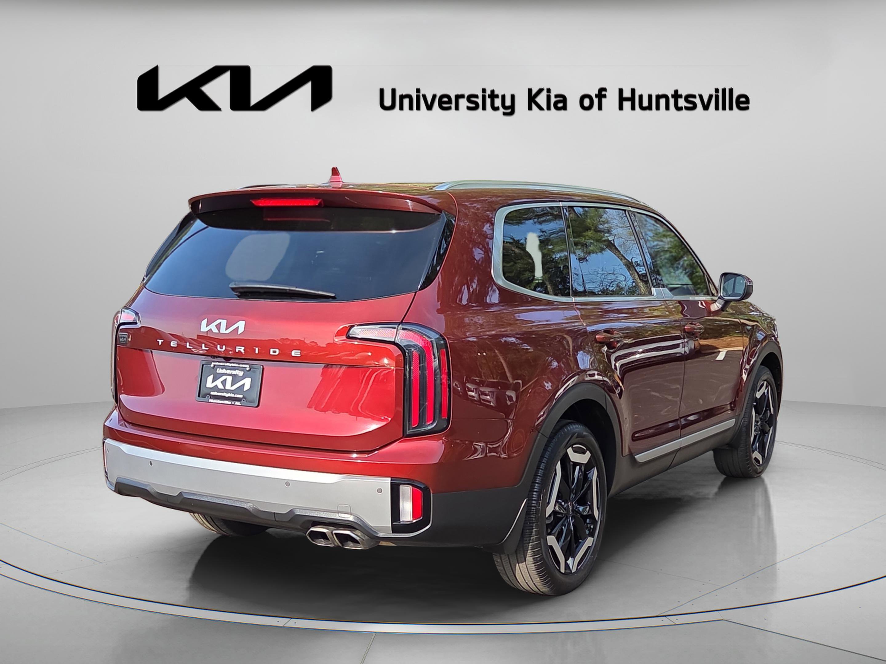 Used 2023 Kia Telluride EX w/ EX Captain's Chair Package image 7
