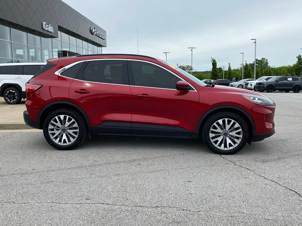 Used 2022 Ford Escape Titanium AWD/4WD image 9