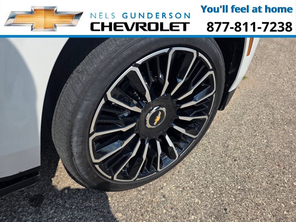 Certified 2025 Chevrolet Suburban High Country AWD/4WD image 8