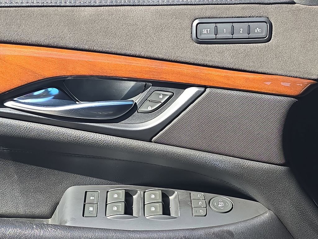 Used 2018 Cadillac Escalade Luxury image 33