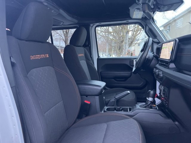 Used 2024 Jeep Gladiator Mojave w/ Technology Group image 28