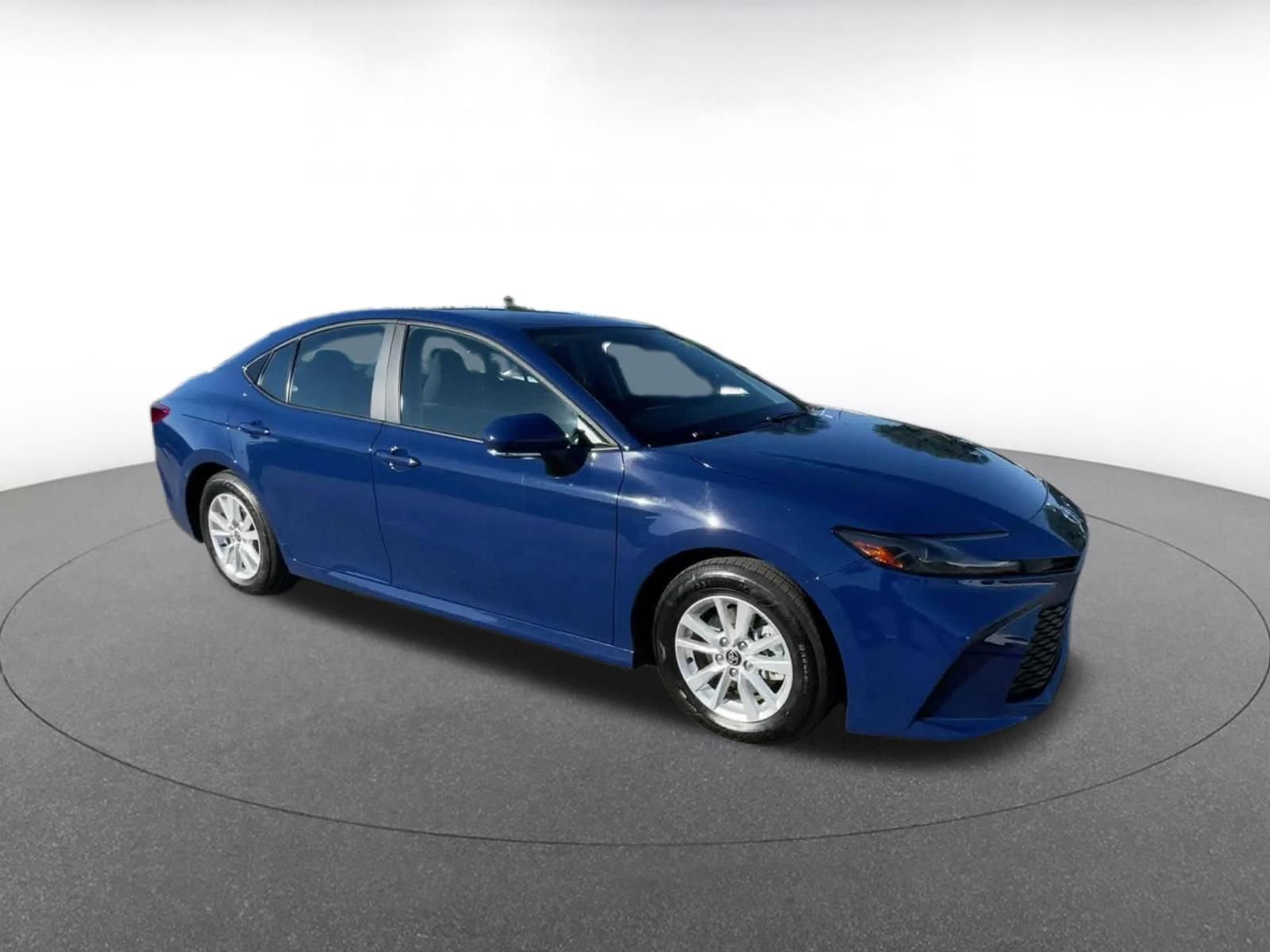Used 2025 Toyota Camry LE video 2