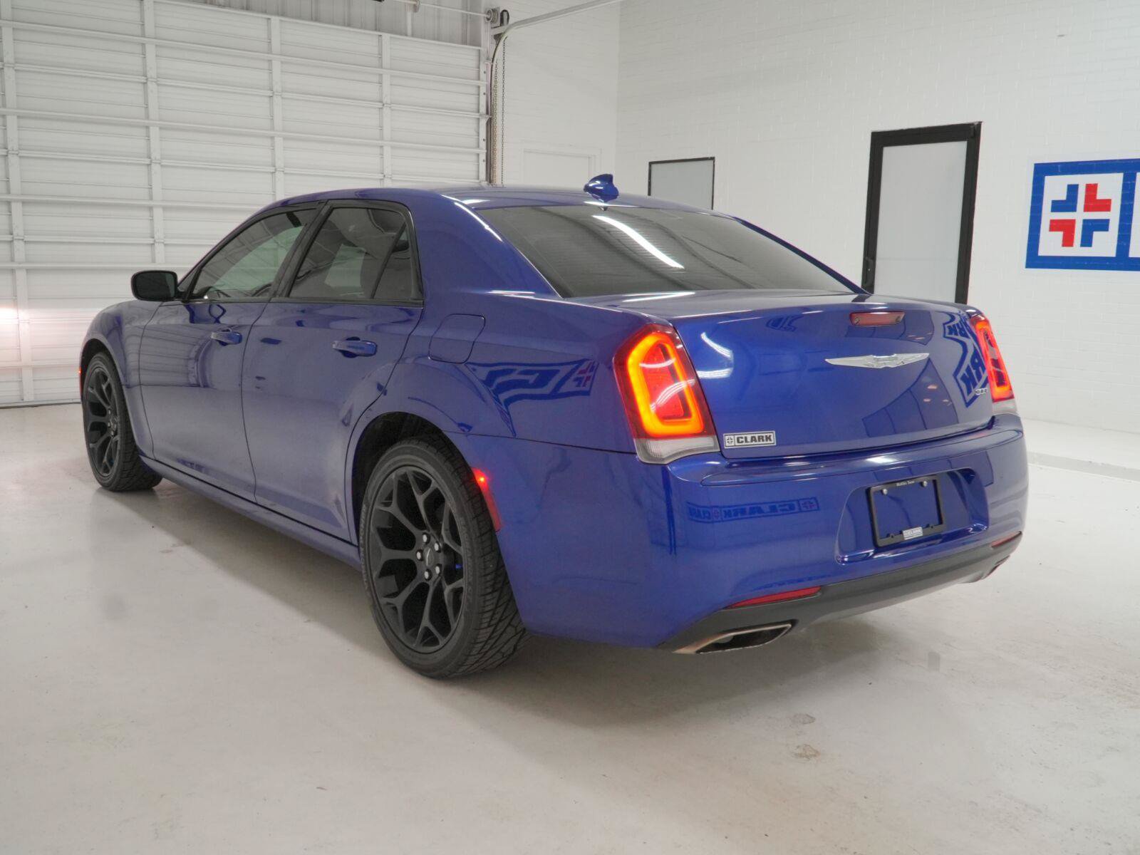Used 2019 Chrysler 300 Touring w/ Sport Appearance Package RWD image 9