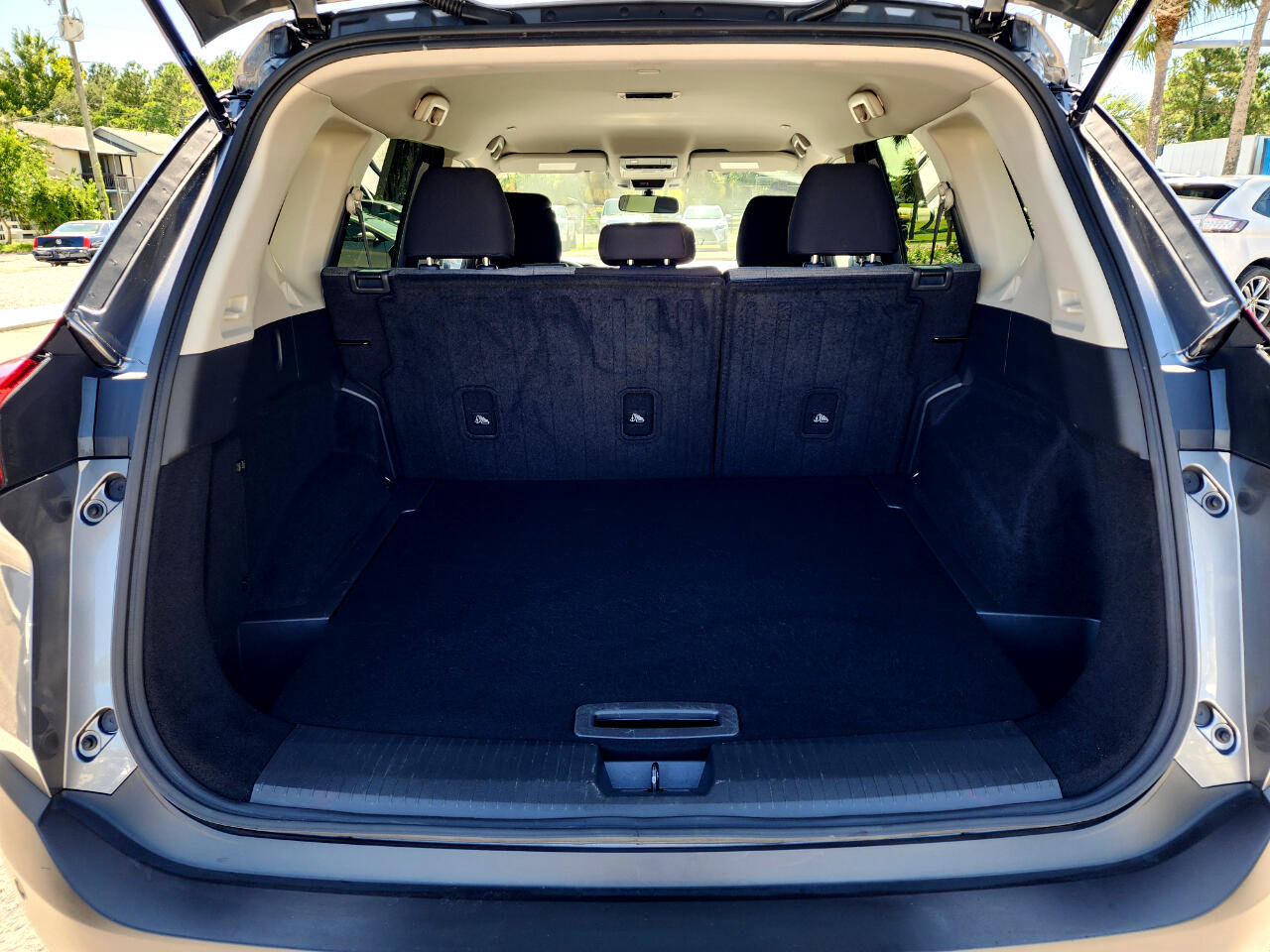 Used 2023 Nissan Rogue SV image 26