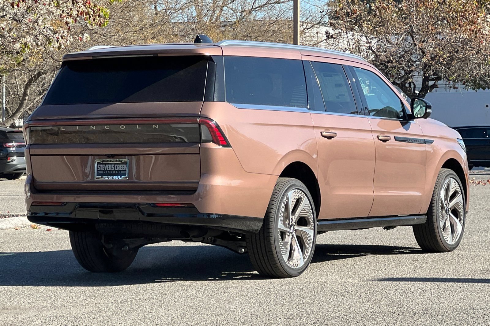 New 2026 Lincoln Navigator L Black Label AWD/4WD image 4
