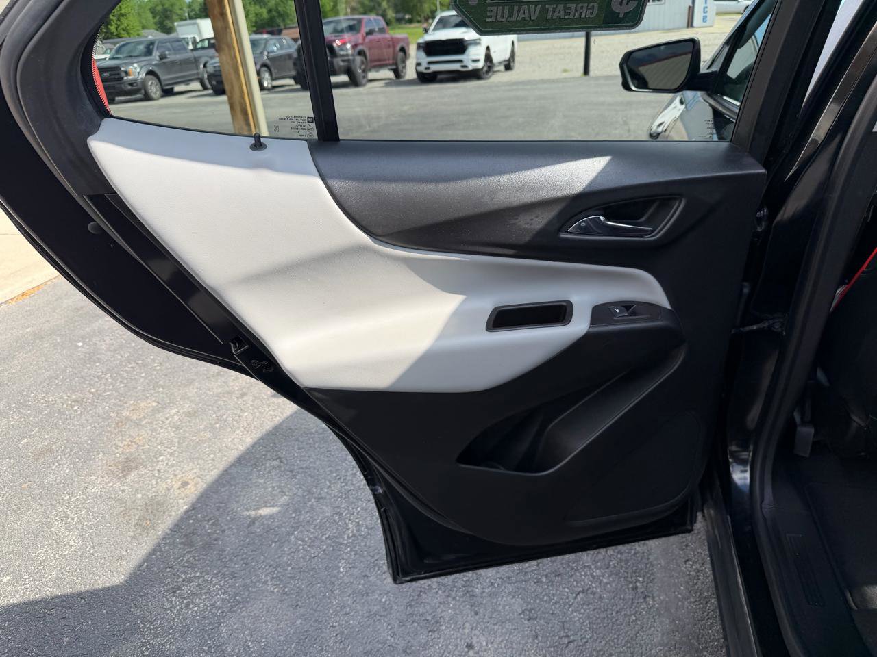 Used 2020 Chevrolet Equinox LS w/ LS Convenience Package FWD image 16