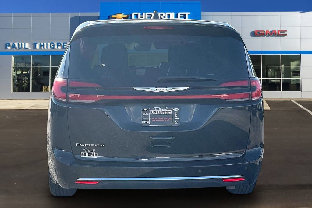 Used 2023 Chrysler Pacifica Touring-L FWD image 5