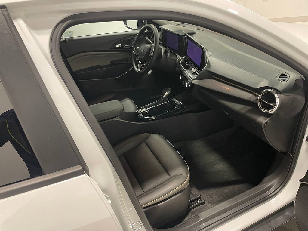 Used 2025 Chevrolet Trax ACTIV image 27