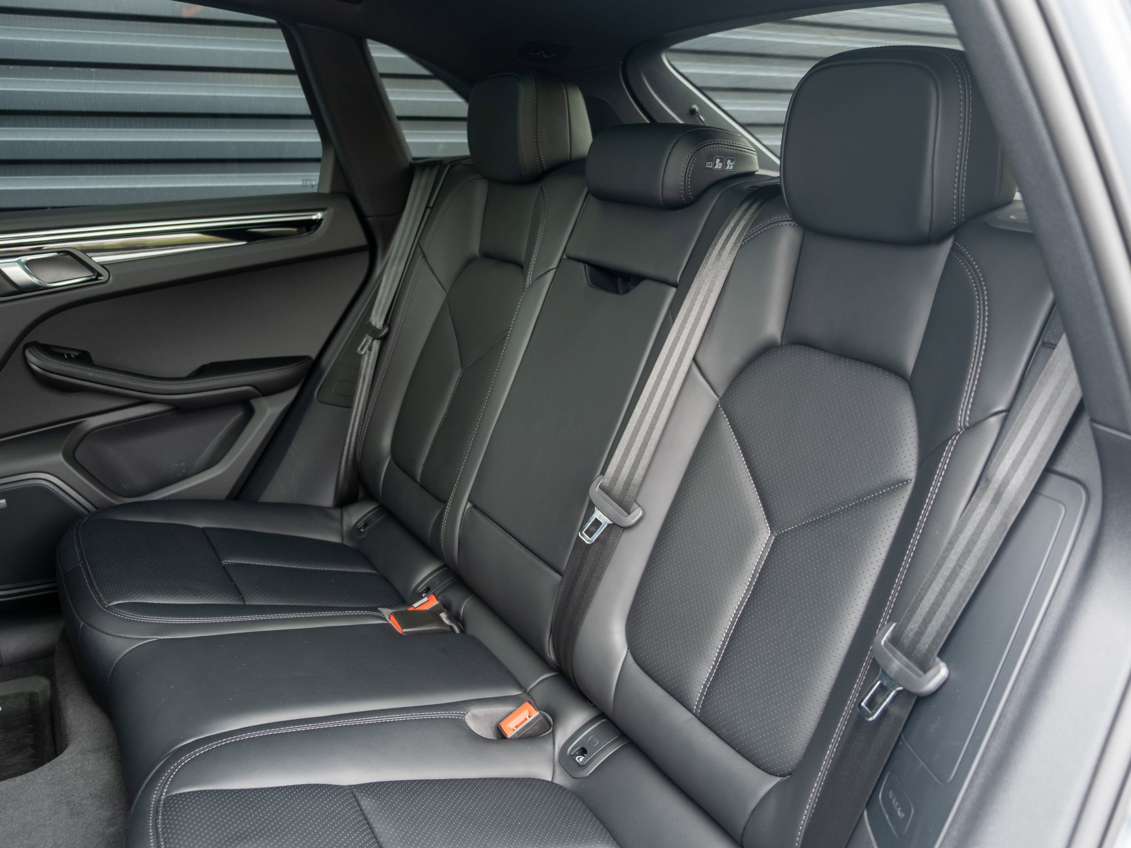 Certified 2026 Porsche Macan AWD/4WD image 33