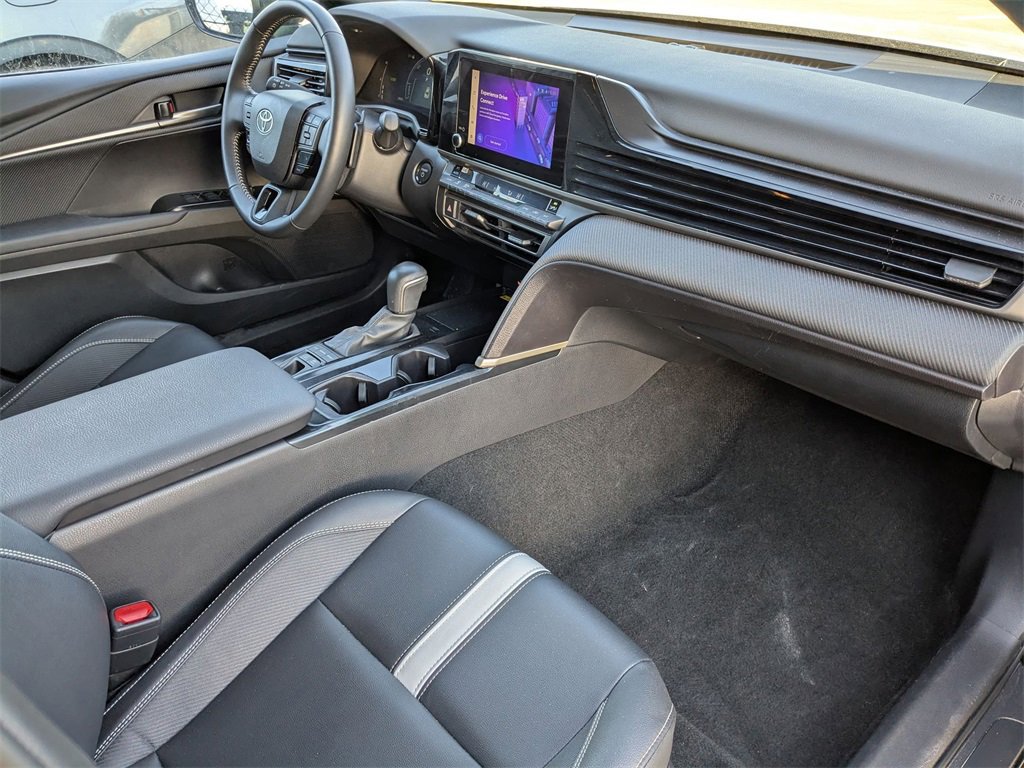 Used 2025 Toyota Camry SE image 36