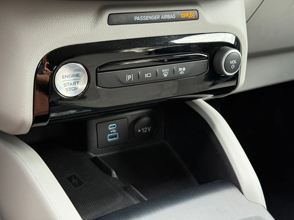 Certified 2023 Ford Escape SE w/ PHEV Premium Package image 19