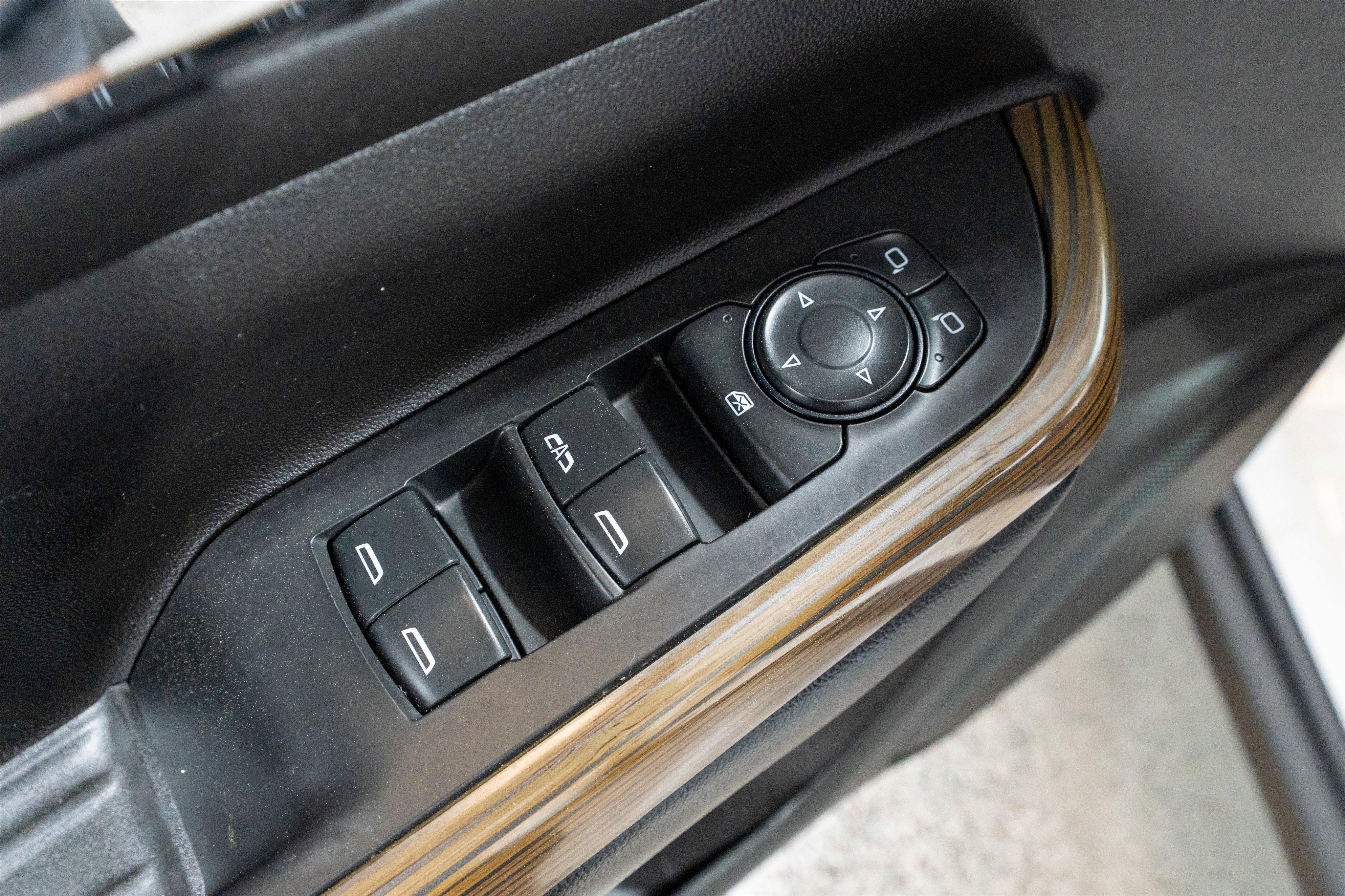 Used 2021 GMC Acadia SLE w/ Elevation Edition image 14