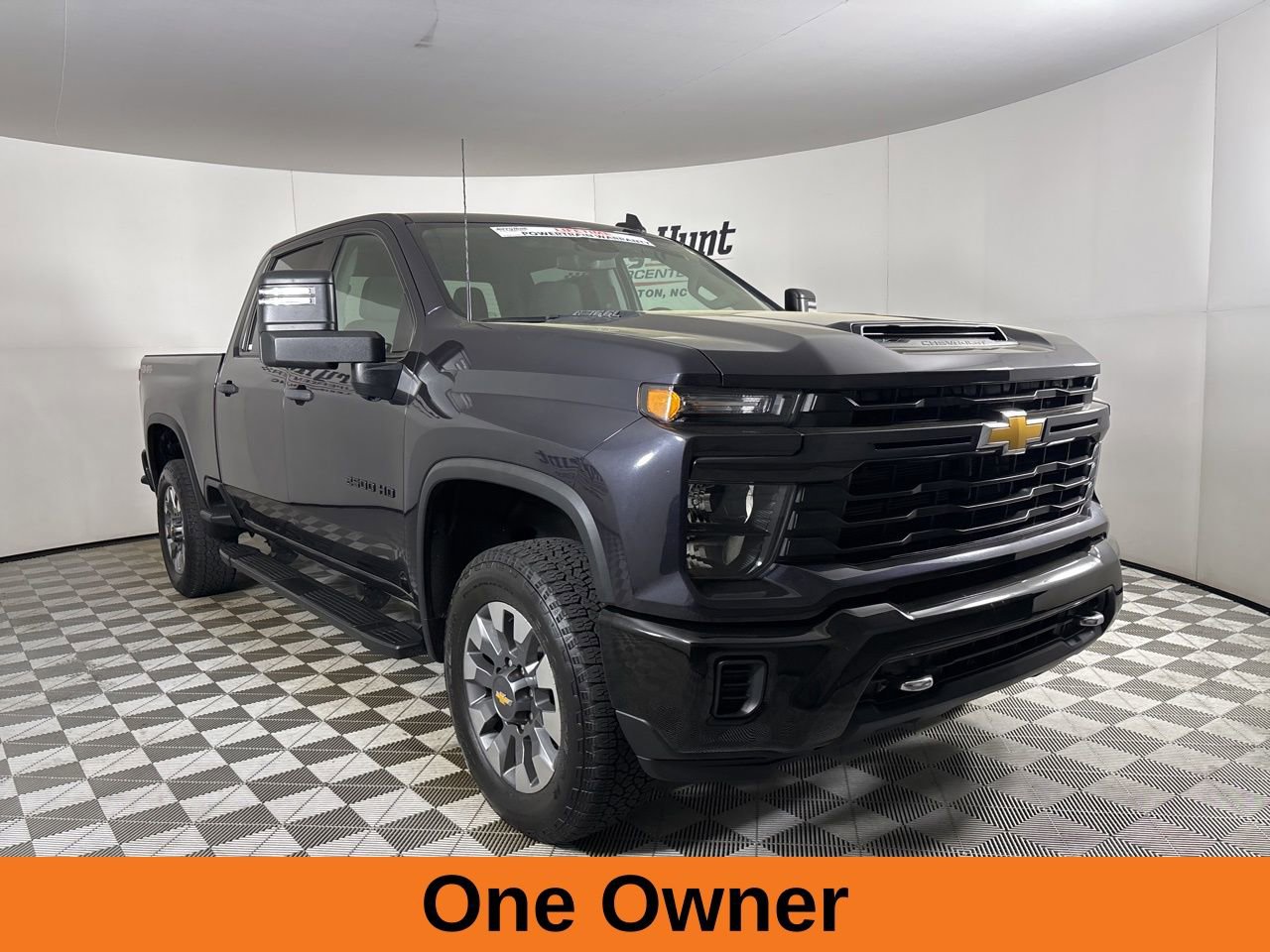 Used 2024 Chevrolet Silverado 2500 Custom w/ Custom Convenience Package image 4