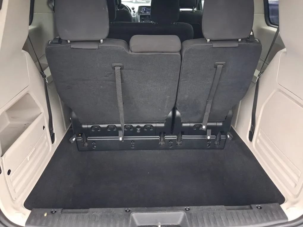 Used 2018 Dodge Grand Caravan SE w/ UConnect Hands-Free Group FWD image 19