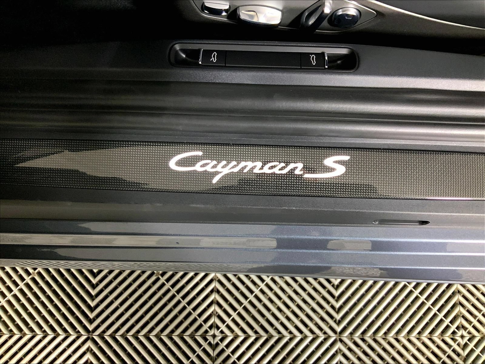 Used 2025 Porsche 718 Cayman S RWD image 20