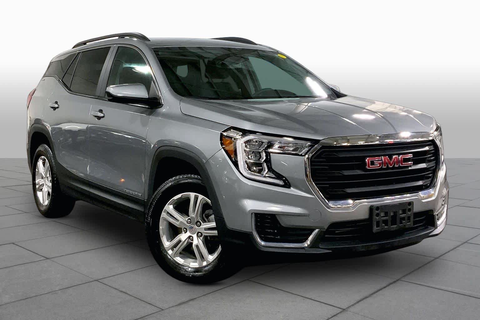Used 2024 GMC Terrain SLE w/ Driver Convenience Package AWD/4WD image 3