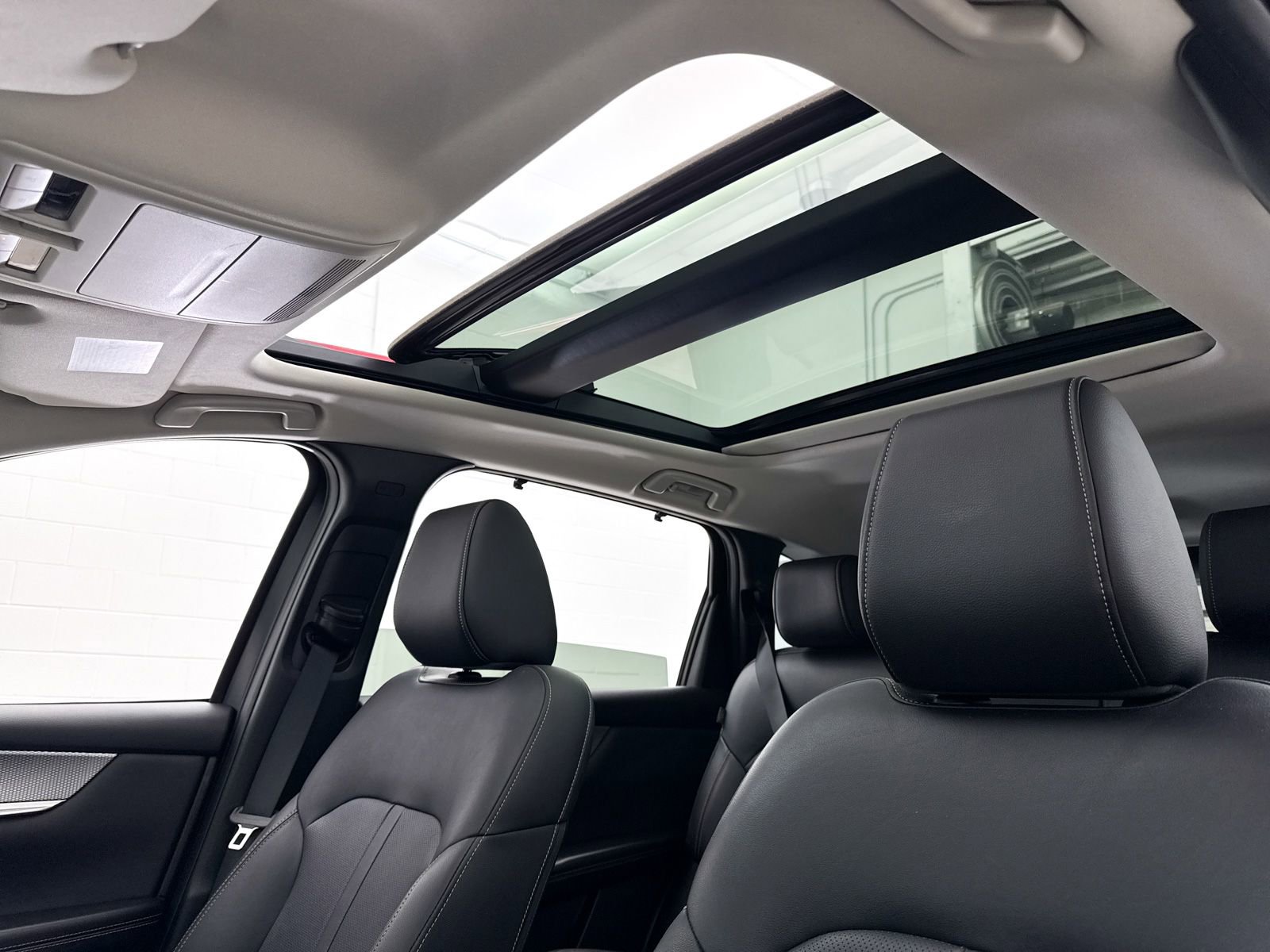 Certified 2025 MAZDA CX-70 Plug-In Hybrid w/ Premium Pkg image 3