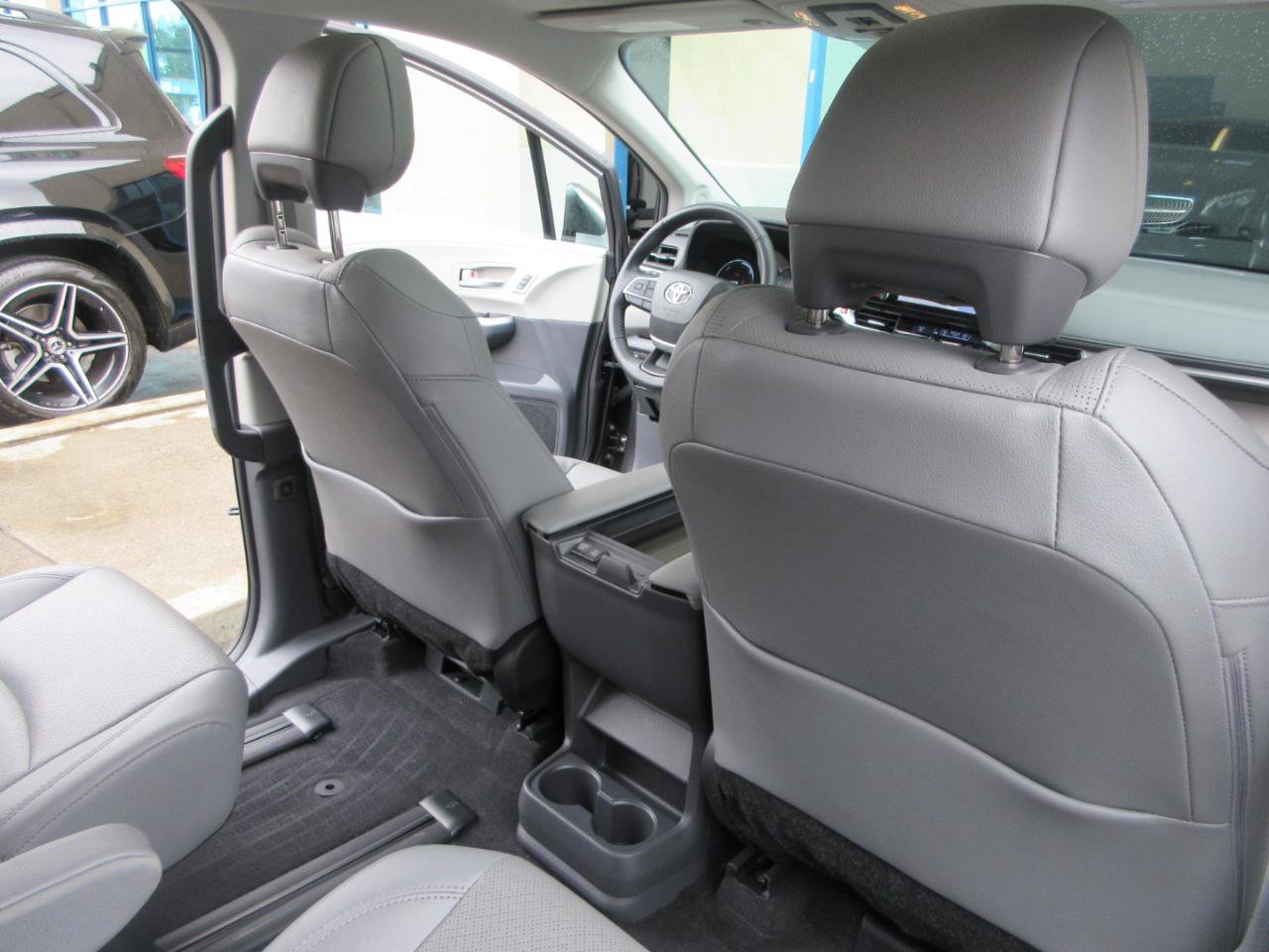 Used 2024 Toyota Sienna Limited AWD image 34