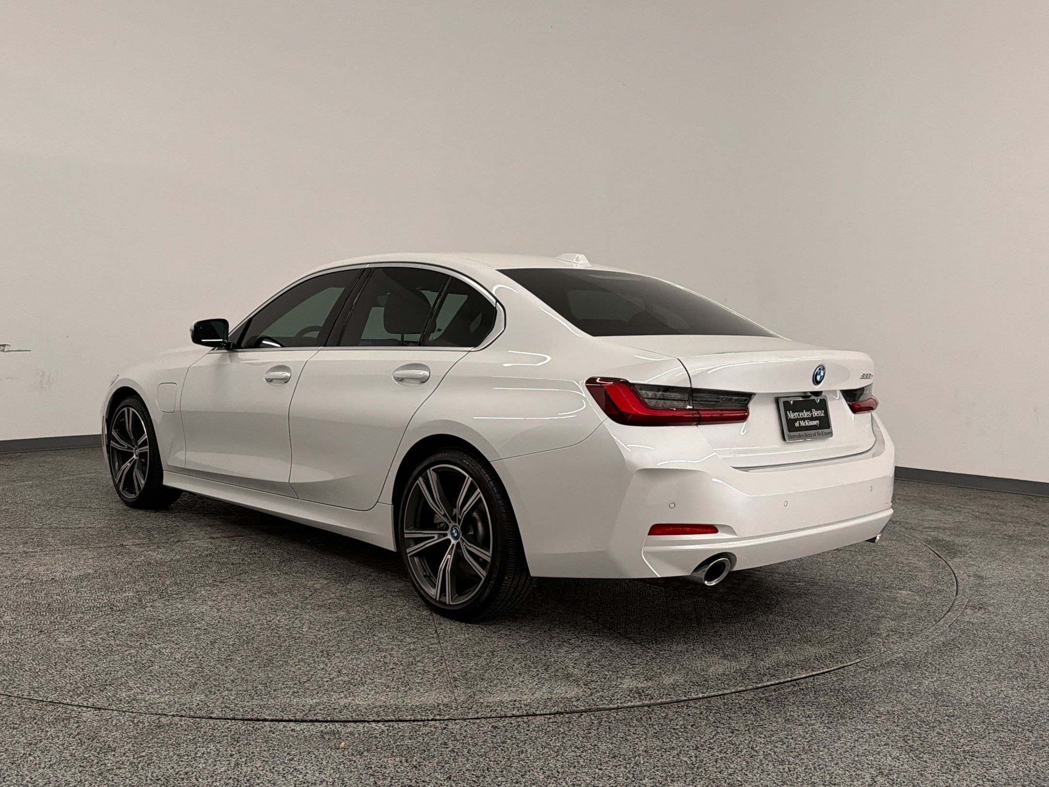 Used 2024 BMW 330e w/ Premium Package RWD image 3