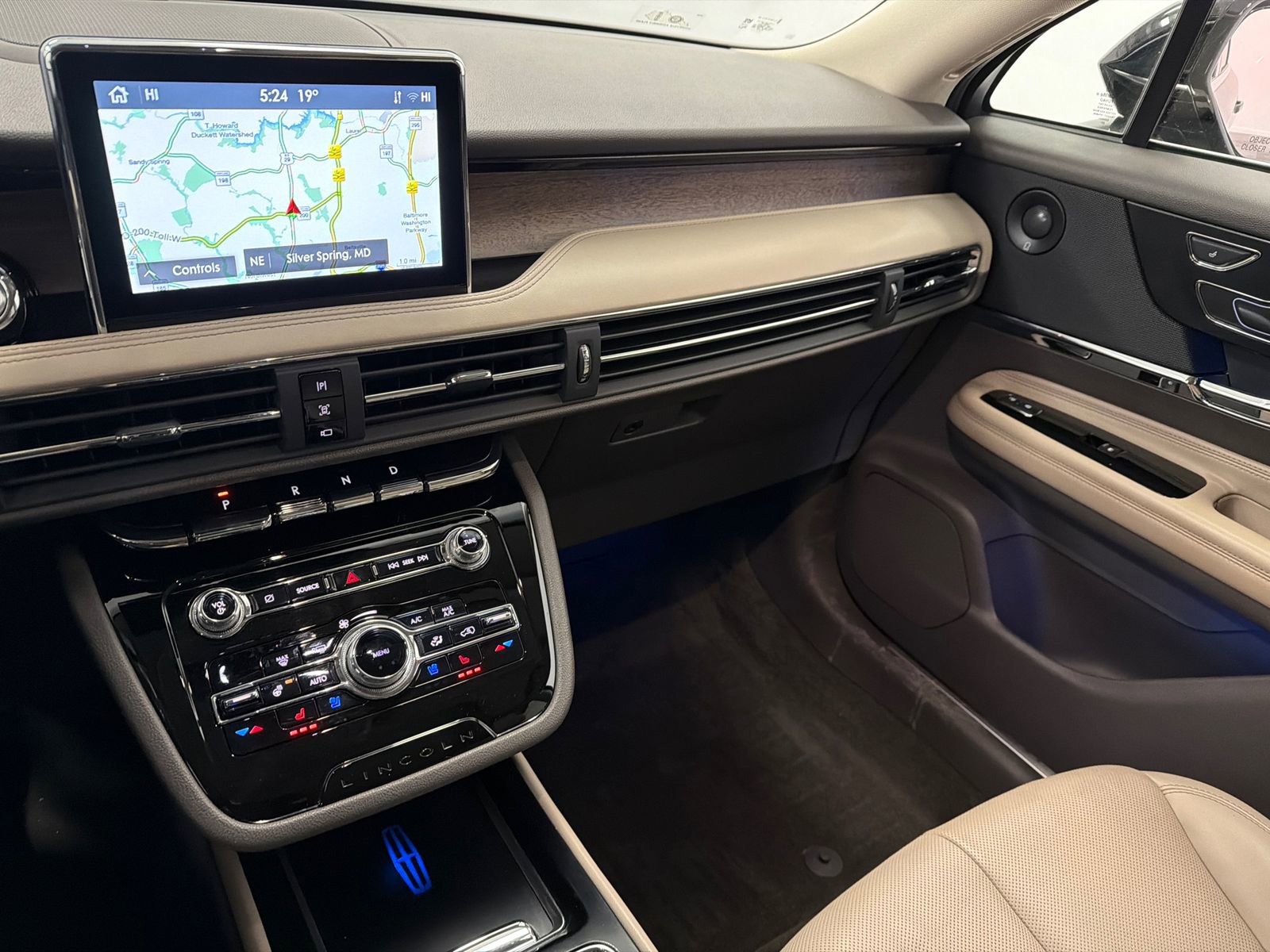 Used 2021 Lincoln Corsair Reserve w/ Equipment Group 201A image 22