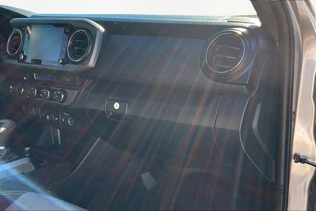 Used 2023 Toyota Tacoma TRD Sport w/ Technology Package image 17