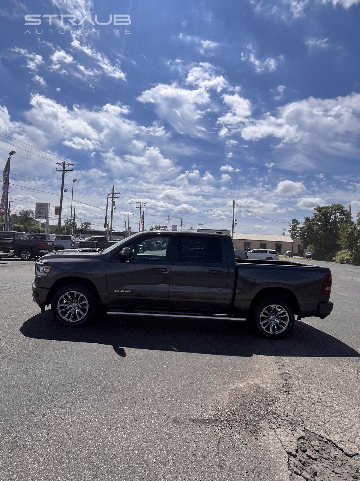 Used 2023 RAM 1500 Laramie AWD/4WD image 5
