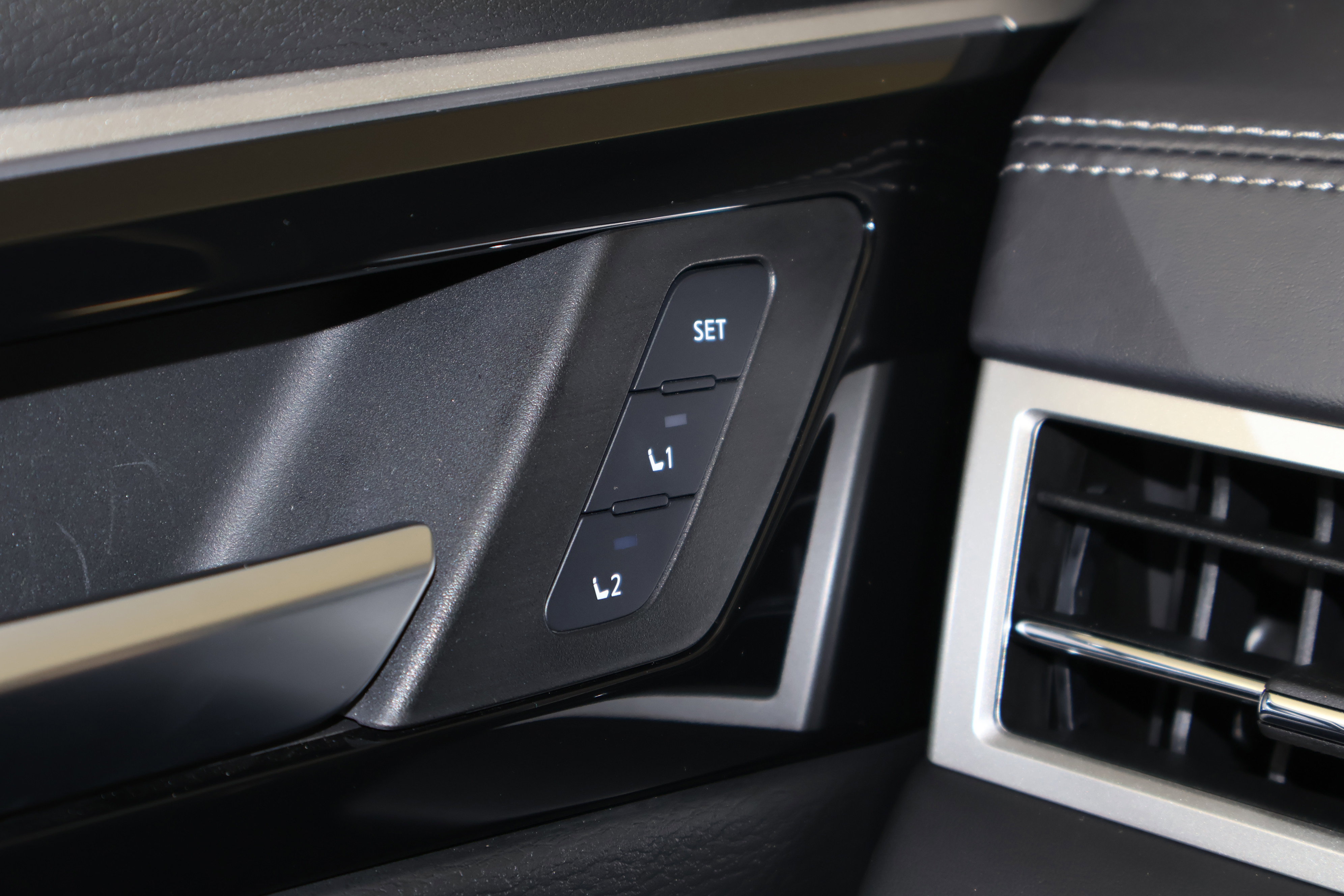 Used 2024 Mitsubishi Outlander SEL image 35