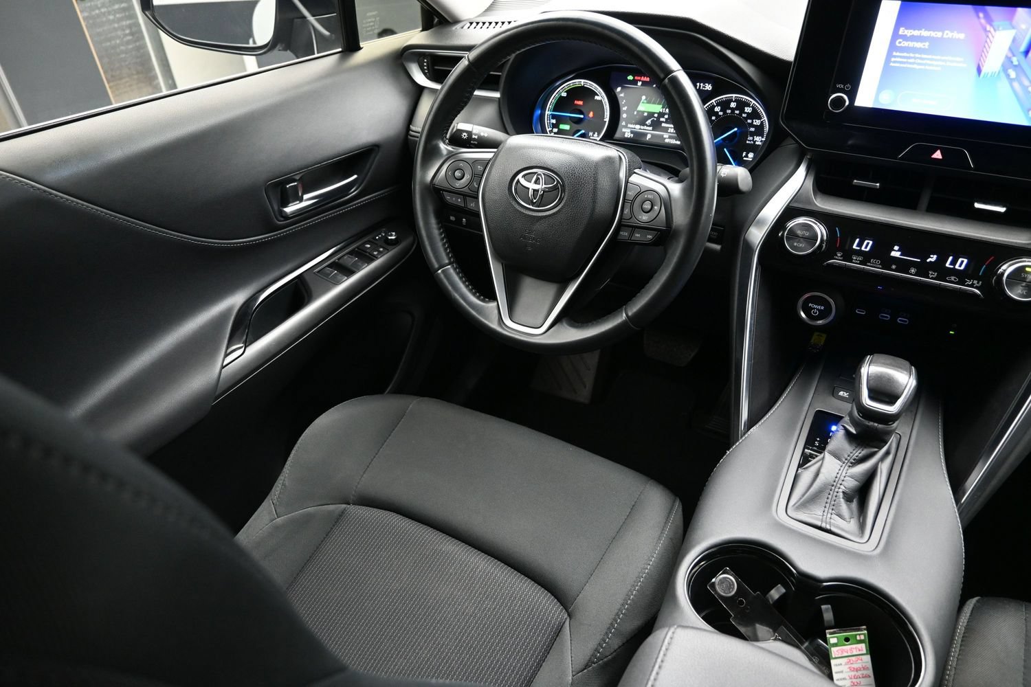Used 2024 Toyota Venza LE AWD/4WD image 24
