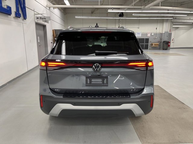 New 2025 Volkswagen Tiguan SE image 3