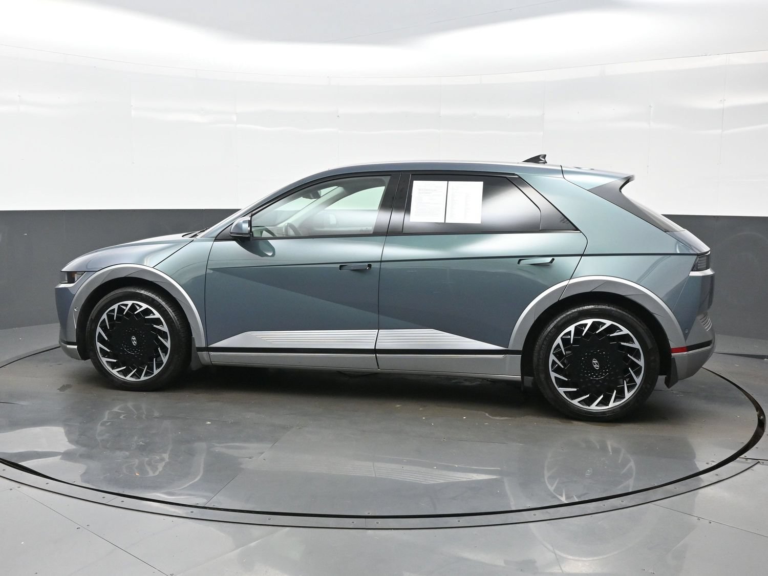 Certified 2024 Hyundai Ioniq 5 Limited AWD/4WD image 3