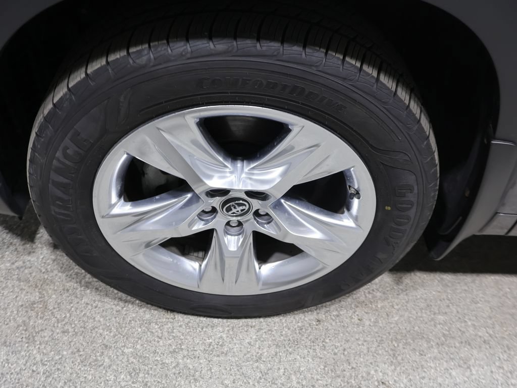 Used 2017 Toyota Highlander Limited w/ Protection Package #3 AWD/4WD image 9
