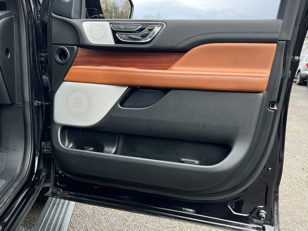 Certified 2021 Lincoln Navigator Reserve image 12