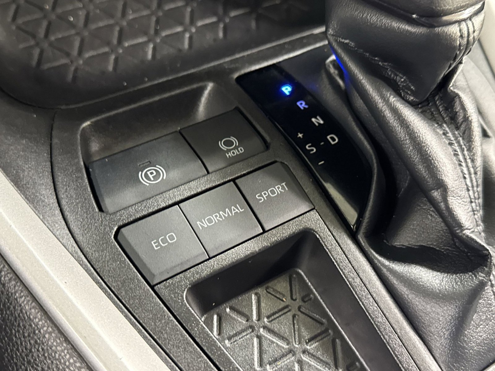 Used 2023 Toyota RAV4 XLE FWD image 43