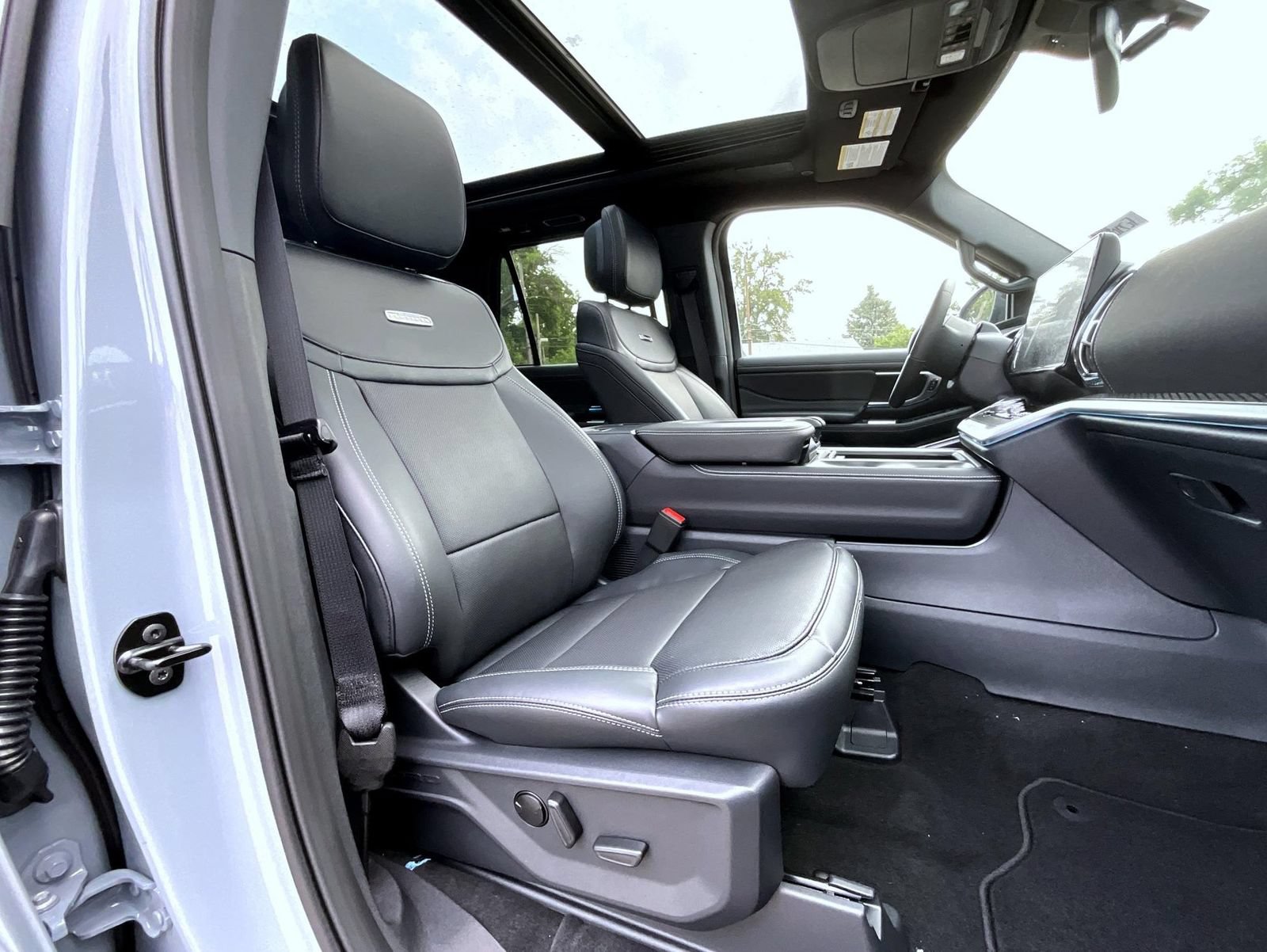 New 2027 Ford Expedition Platinum w/ Stealth Appearance Package AWD/4WD image 19