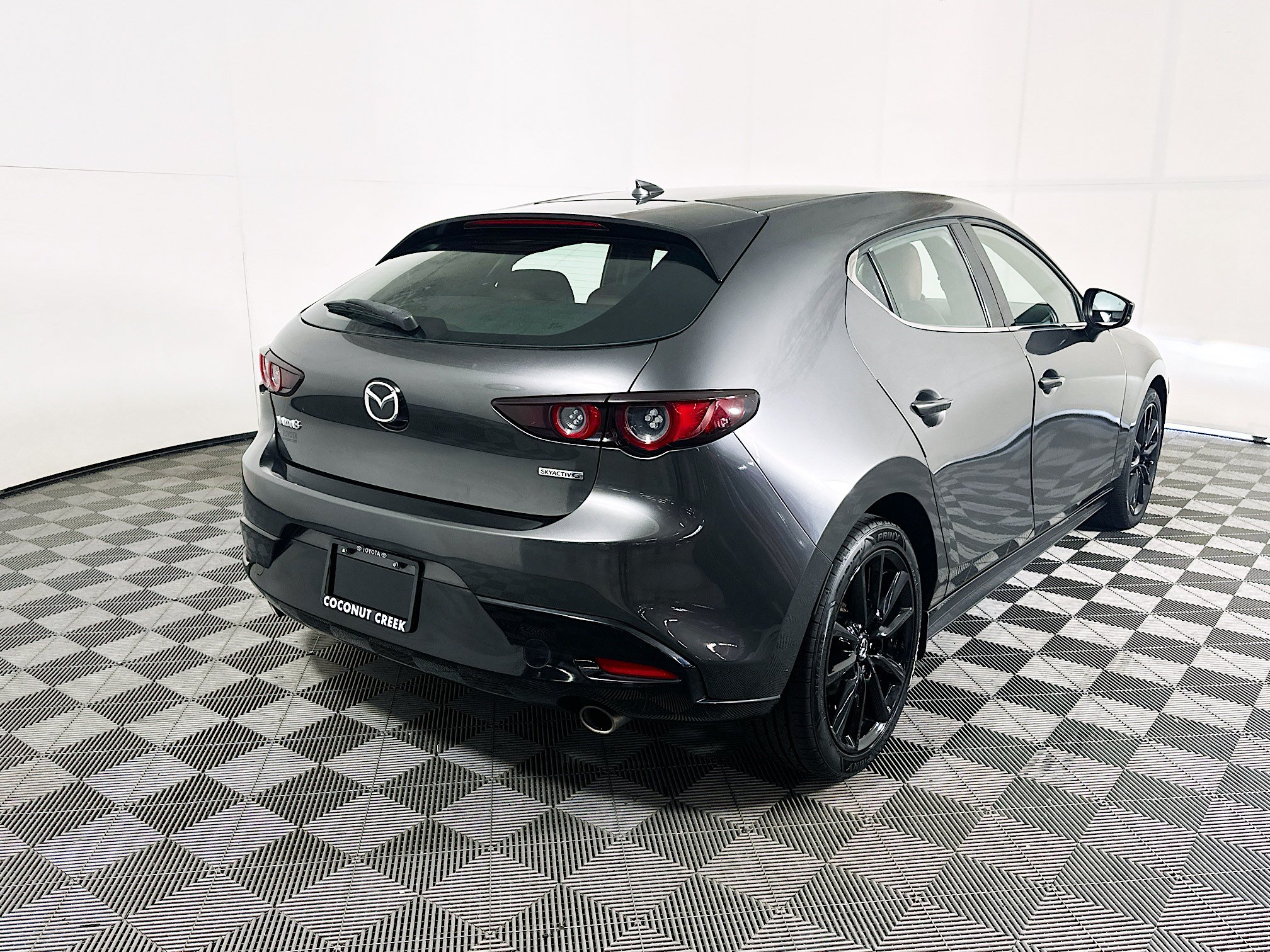 Used 2021 MAZDA MAZDA3 s FWD image 3