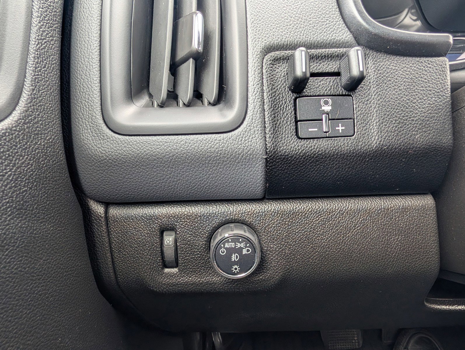 Used 2018 Chevrolet Colorado Z71 w/ Centennial Edition RWD image 30